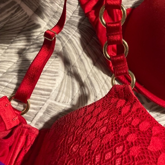 Victoria’s Secret bras - Picture 5 of 6